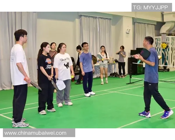 MBA西南联盟2025年羽毛球友谊赛“炽热”开拍